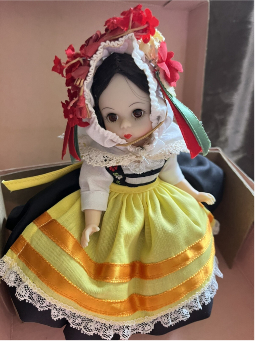 VTG Madame Alexander GREECE 565 International Girl Doll Original Box 1974 Tag